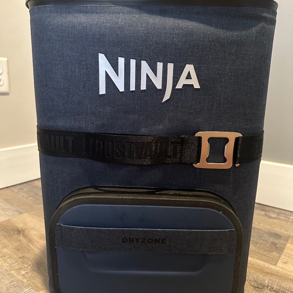Ninja backpack cooler - Picture 1 of 4